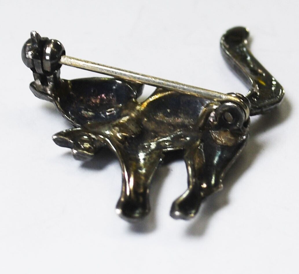 Sterling Silver Marcasite Ruby Eyes Scared Cat Brooch Pin 39mm x 26mm