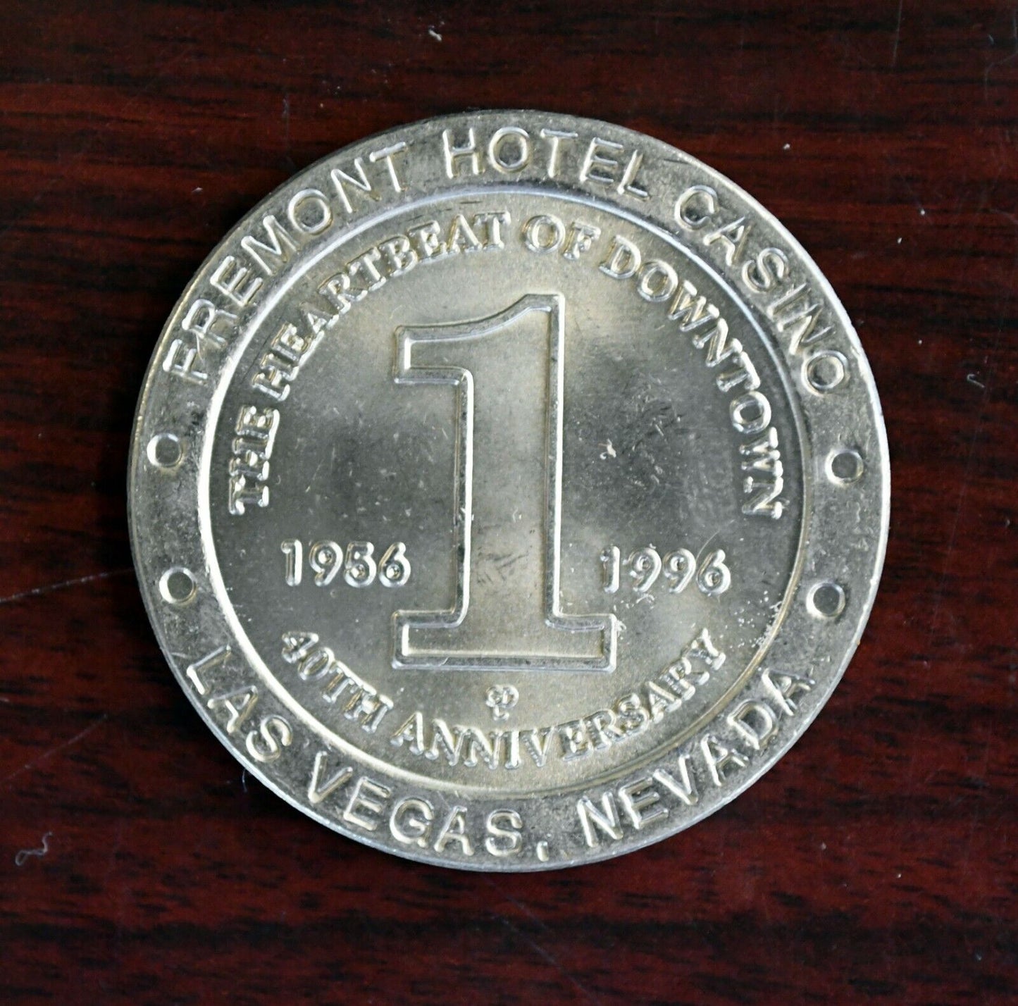 1996 Fremont Casino One Dollar Gaming Token Las Vegas 40th Anniversary Rare!