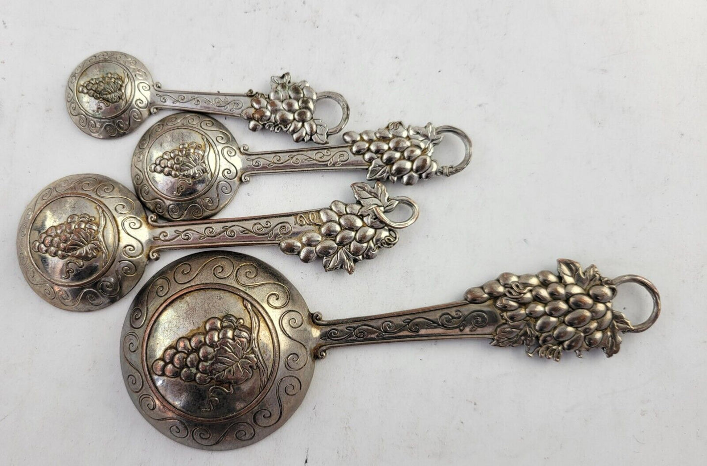 4pc Vintage Embossed Measuring Spoons w/ Wine Bottles & Enameled Grapes