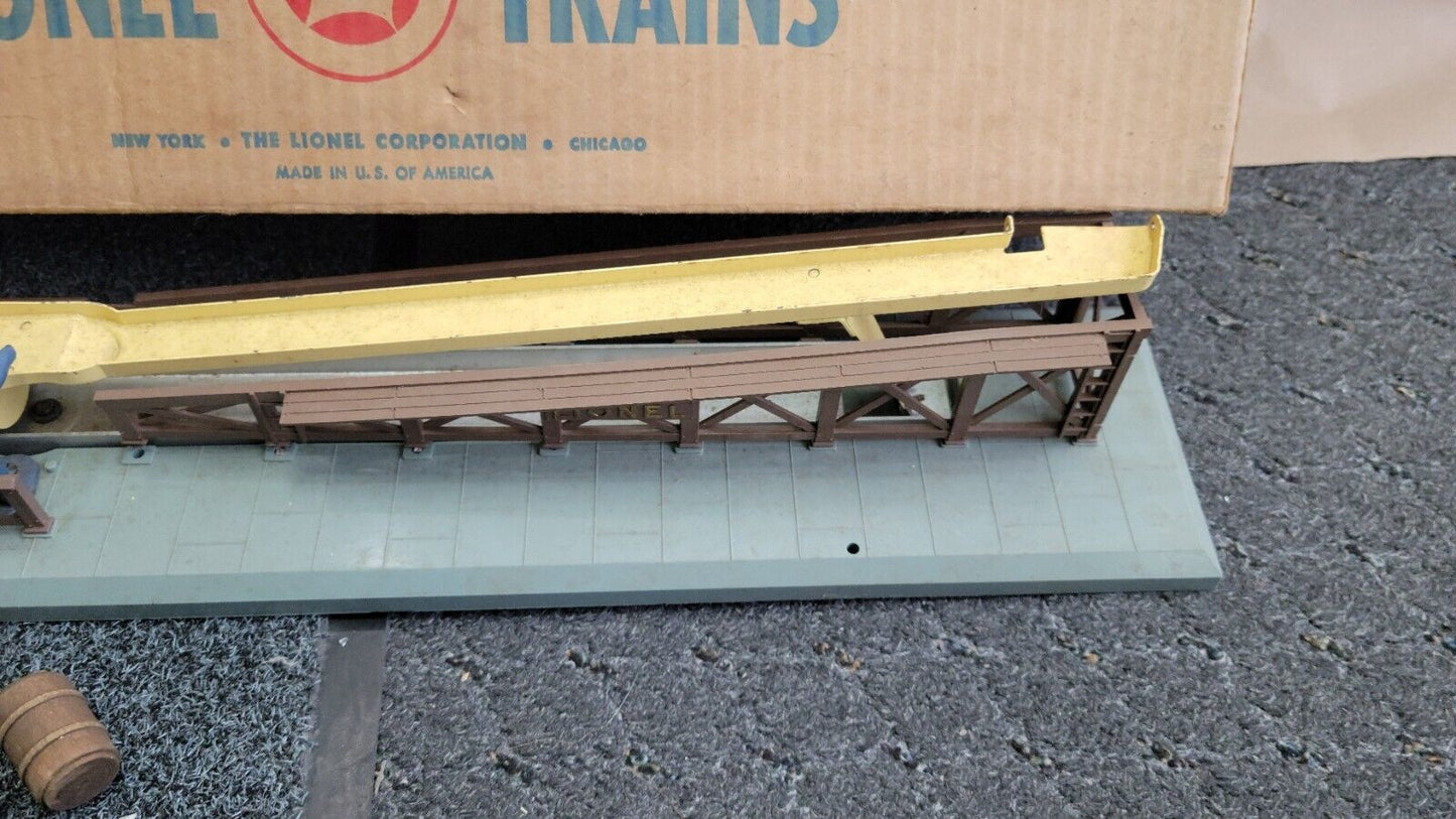 Vintage Lionel Trains No.362 Barrel Loader O Scale in Original Box & Barrels
