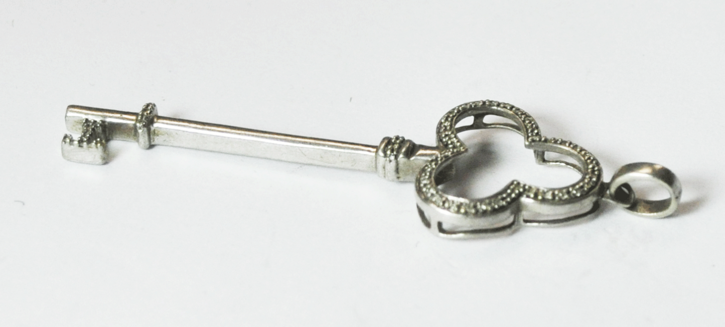 Sterling Silver JWBR Diamond 3 Leaf Clover Key Pendant 2-1/2" x 20mm 5.2g