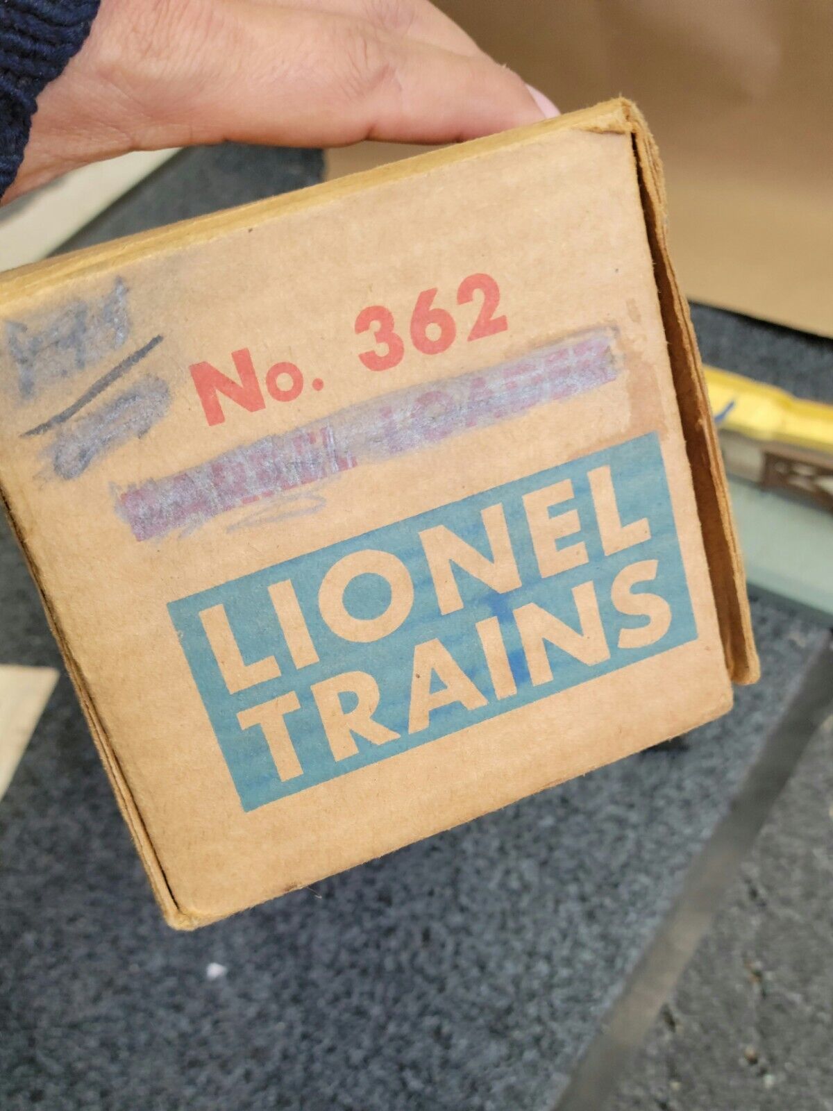 Vintage Lionel Trains No.362 Barrel Loader O Scale in Original Box & Barrels