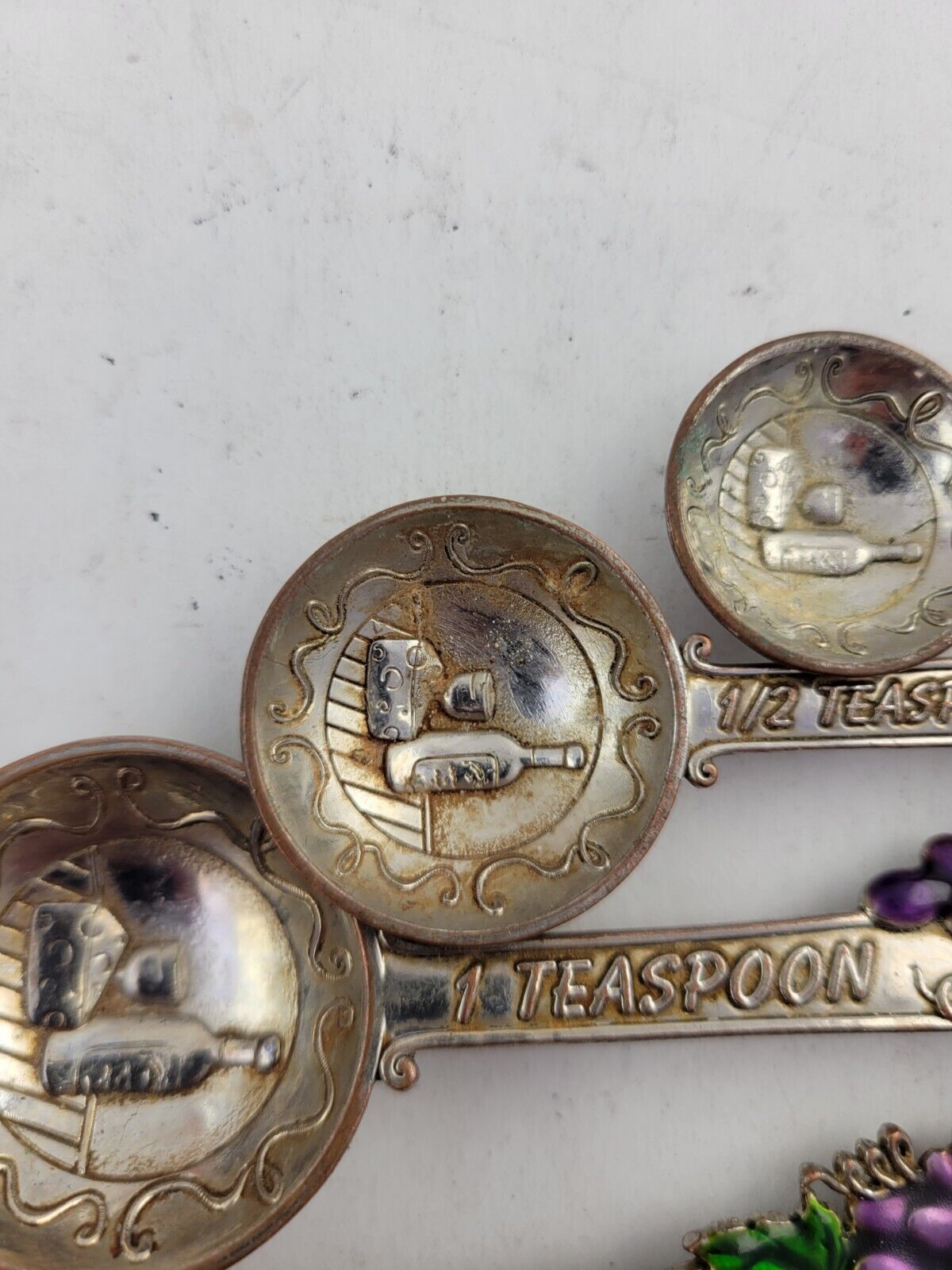 4pc Vintage Embossed Measuring Spoons w/ Wine Bottles & Enameled Grapes