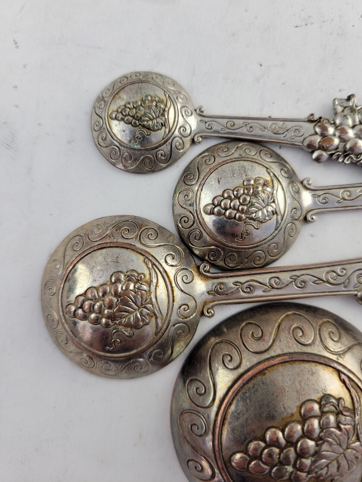 4pc Vintage Embossed Measuring Spoons w/ Wine Bottles & Enameled Grapes