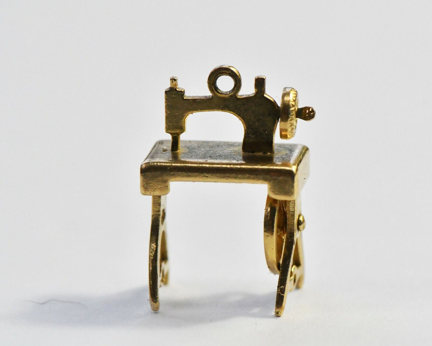 Vintage 14k Gold Pendant Charm Sewing Machine 2.1 grams