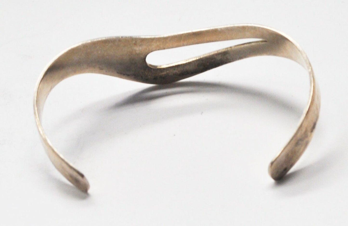 Sterling Silver Hammered 7-1/4" Wrist Split Center 18mm