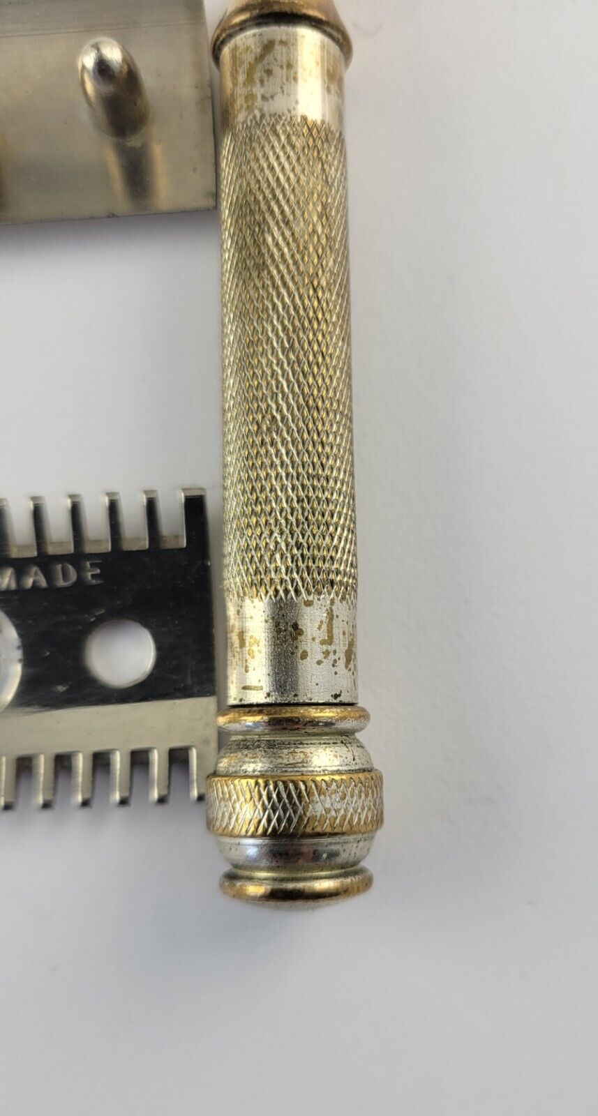 Vintage 4 Piece Travel Razor Made in England Silver Plated Case Greek Border