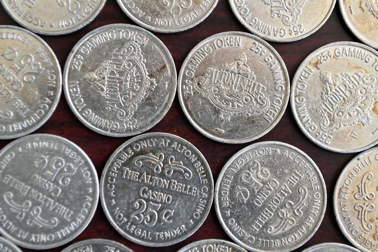 Alton Belle Riverboat Casino Set of (18) Twenty Five Cent 25c Slot Gaming Token