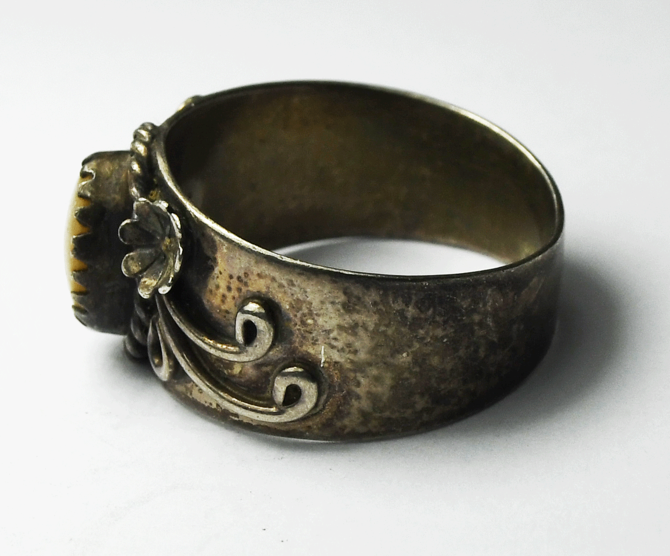 Sterling Silver Signed VT Oval MOP Flower Ring 11mm Size 7-1/2