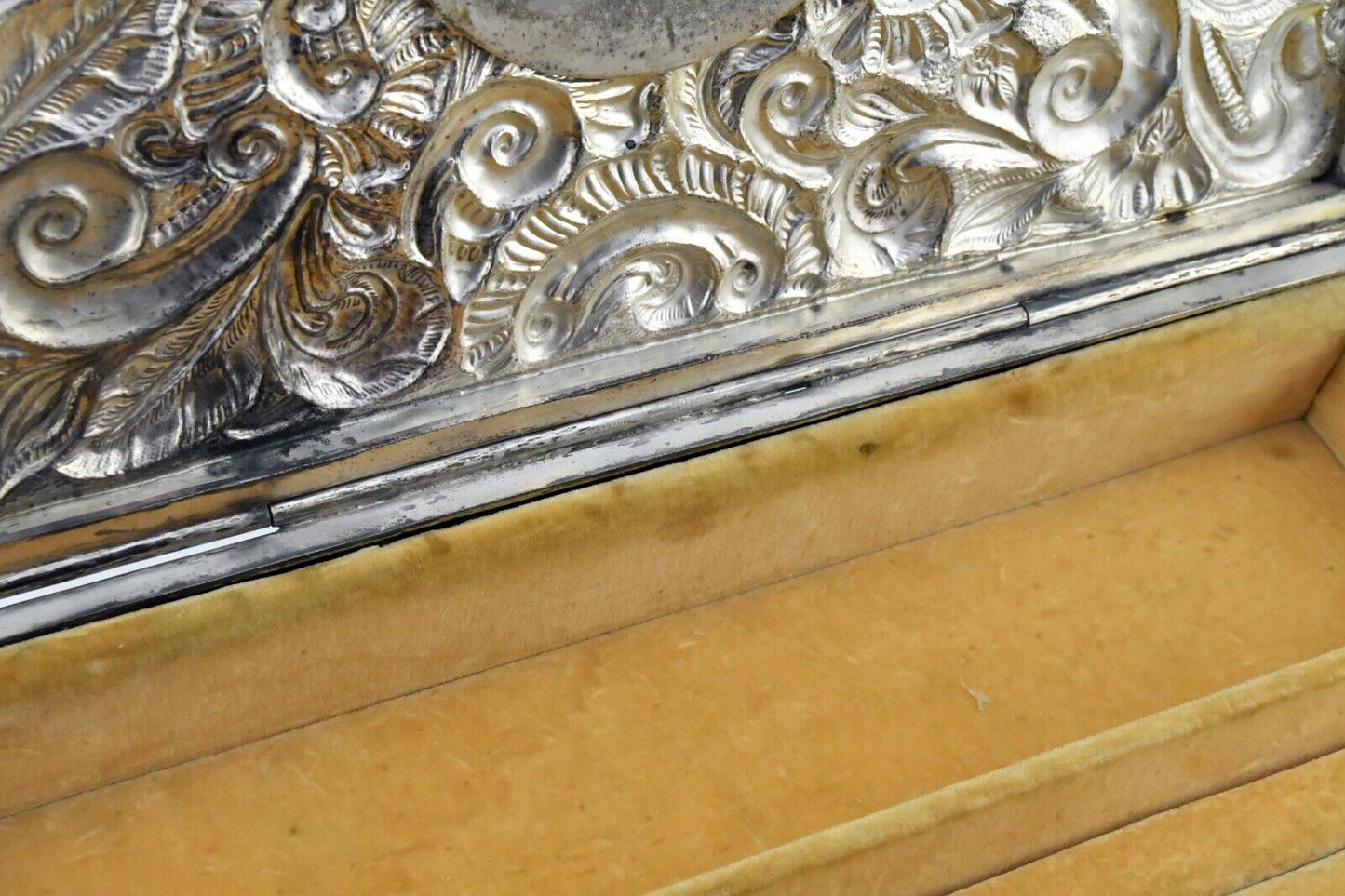 LARGE .900 Fine Silver Repousse Style Hinged 12" x 8" Jewelry Box 60oz. Welsch