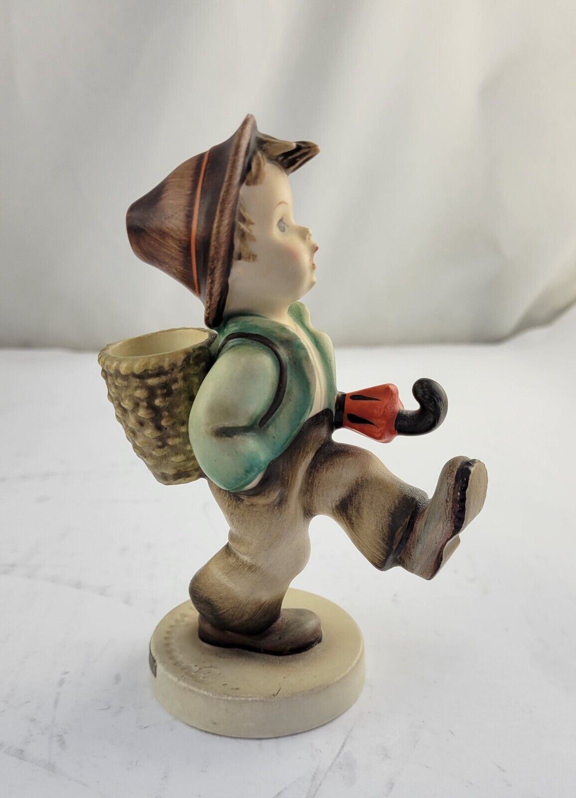 Goebel W. Germany 5 1/8" M.I. Hummel 79 Globe Trotter Figurine TMK 2