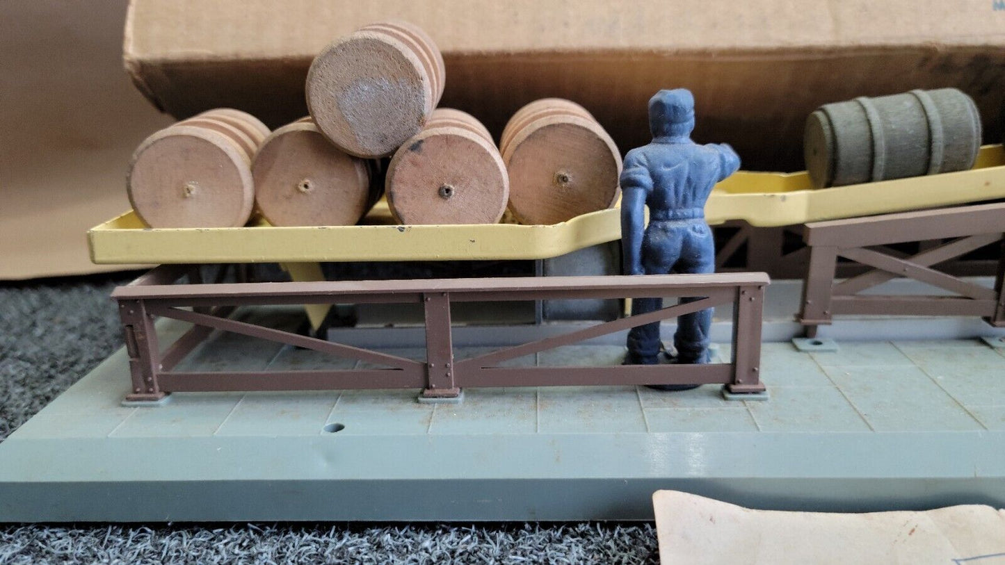 Vintage Lionel Trains No.362 Barrel Loader O Scale in Original Box & Barrels