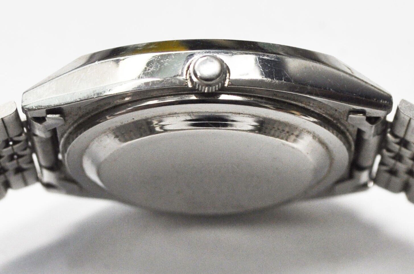 Men's Citizen Quartz Day Date White Textured Dial 35mm Stainless Wristwatch