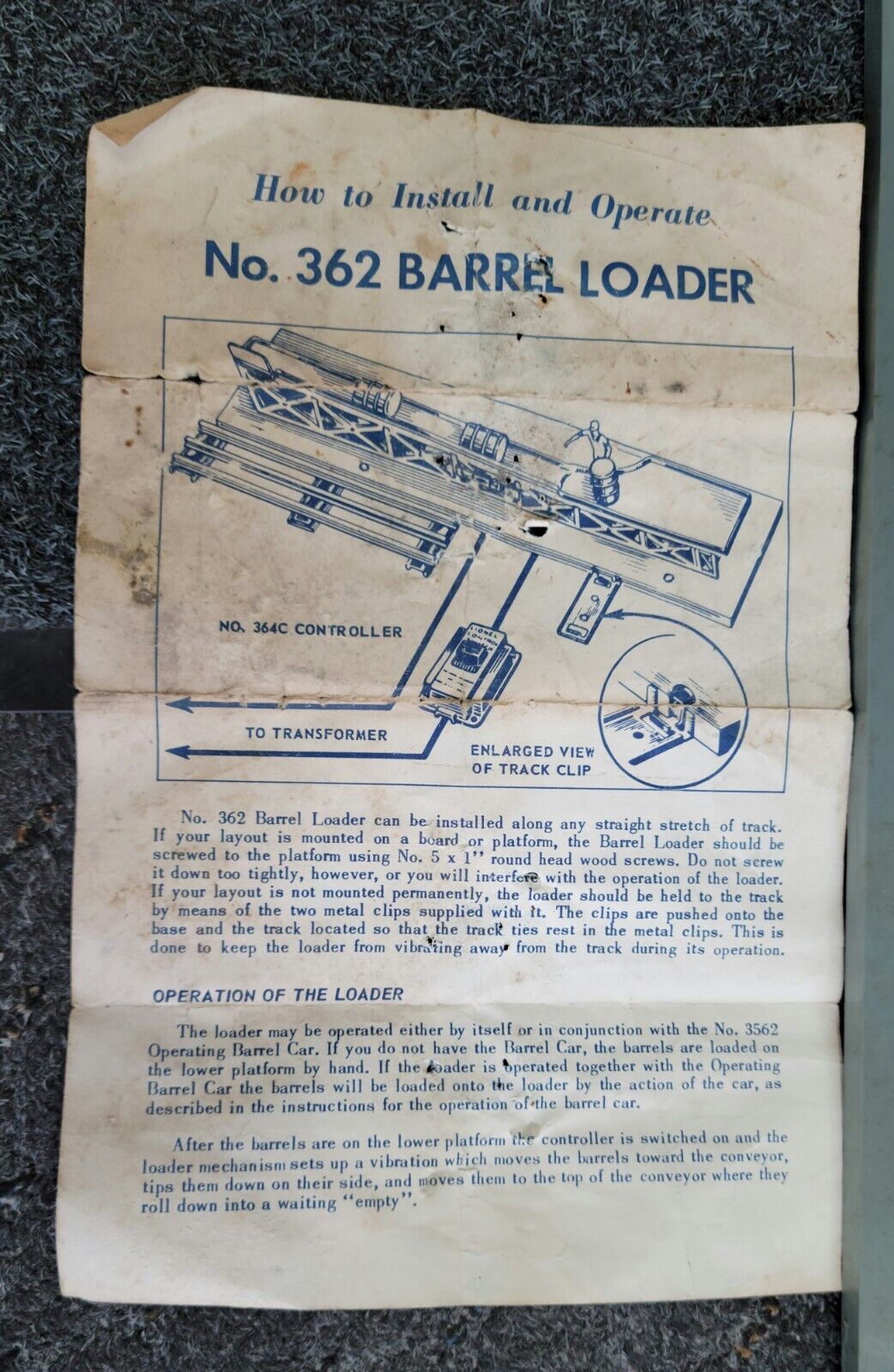 Vintage Lionel Trains No.362 Barrel Loader O Scale in Original Box & Barrels