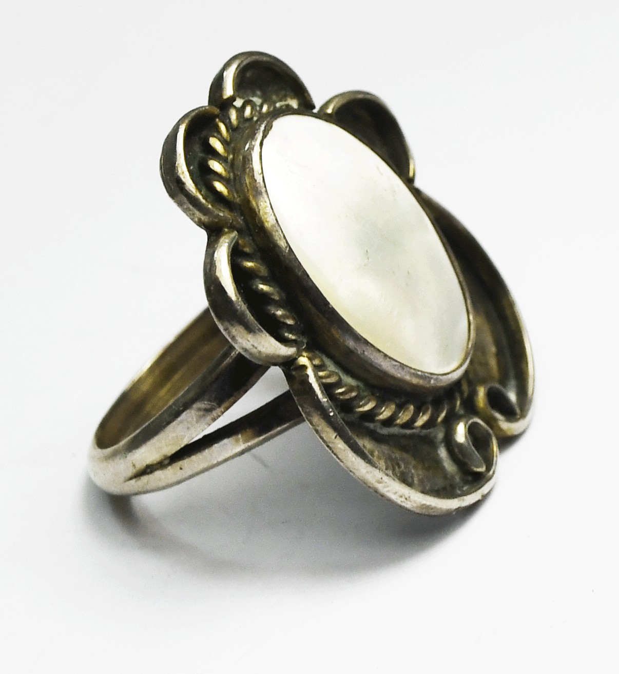 Sterling Silver Oval MOP Mother of Pearl Antique 27mm Ring Size 7-1/2
