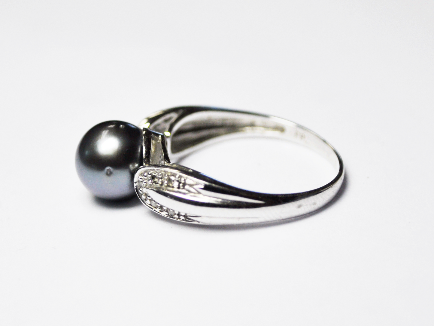 Beautiful 10k White Gold Tahitian Black Pearl & Diamond Rings 8.5mm Size 8