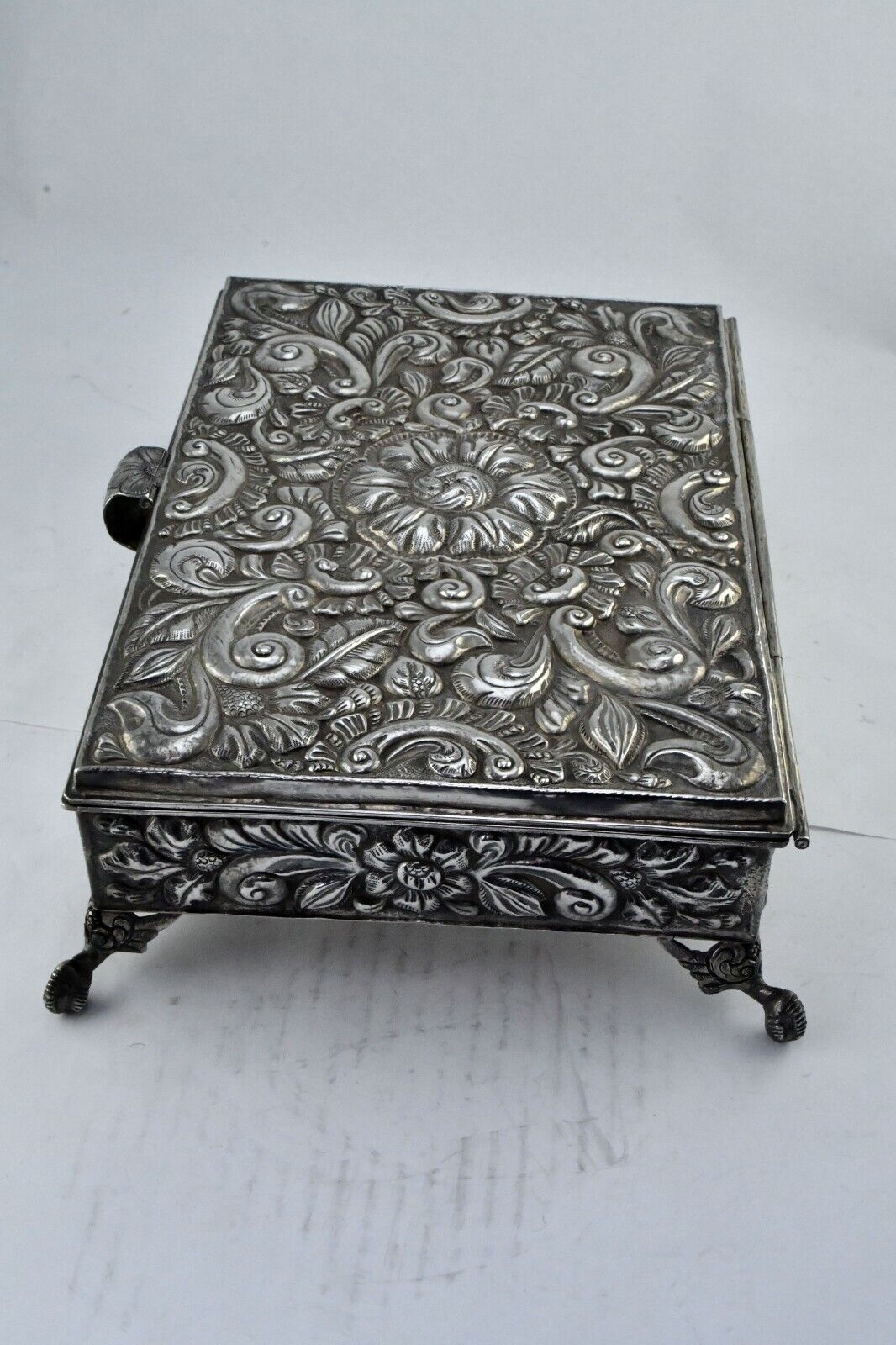 LARGE .900 Fine Silver Repousse Style Hinged 12" x 8" Jewelry Box 60oz. Welsch