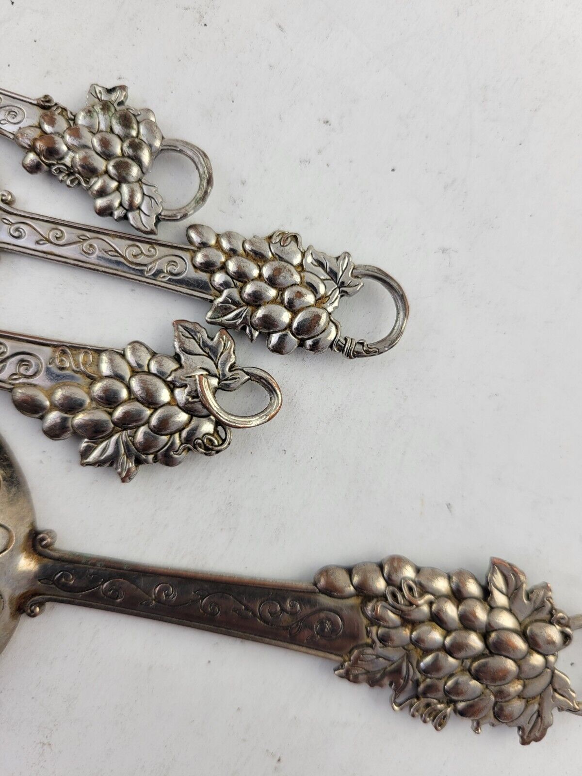 4pc Vintage Embossed Measuring Spoons w/ Wine Bottles & Enameled Grapes