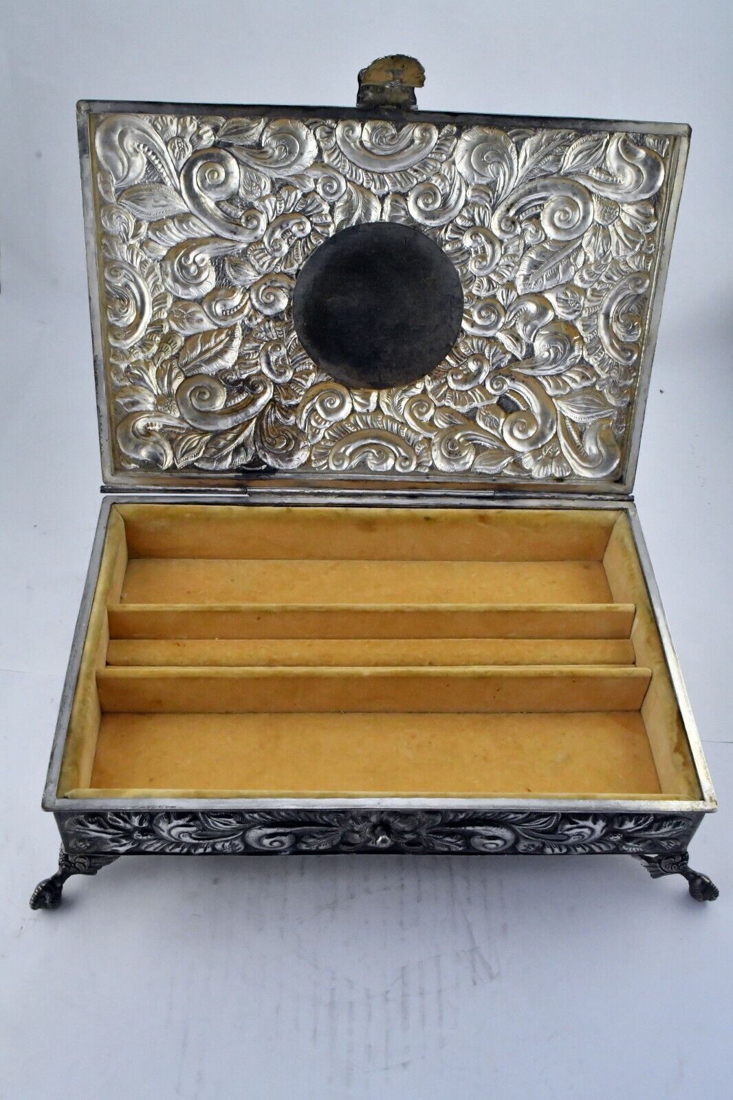 LARGE .900 Fine Silver Repousse Style Hinged 12" x 8" Jewelry Box 60oz. Welsch