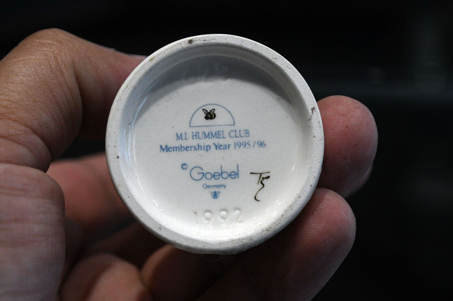 Goebel Hummel #629 From me to you TMK 7 Germany 3 1/2" Girl Bowl Figurine