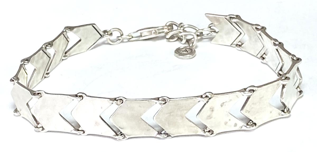 Sterling Silver Silpada Chevron Hammered Link Medium B3298 Bracelet 11mm 8.5" - Image 1