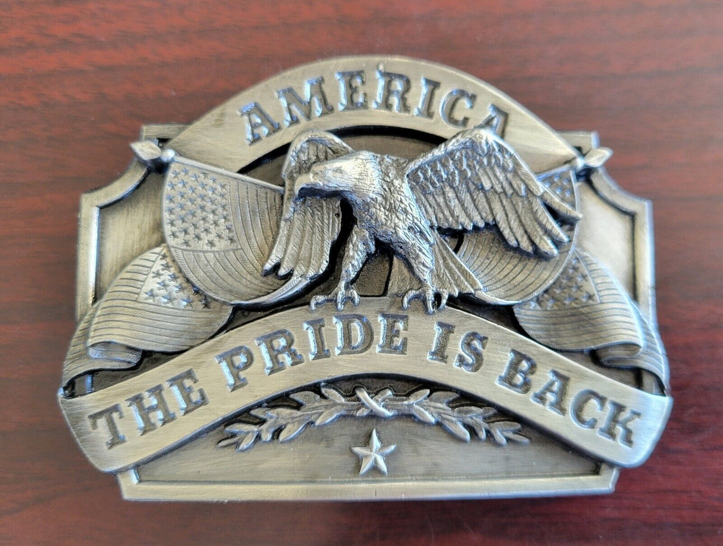 SISKIYO 1986 Belt Buckle America - The Pride Is Back American Flag Boxed