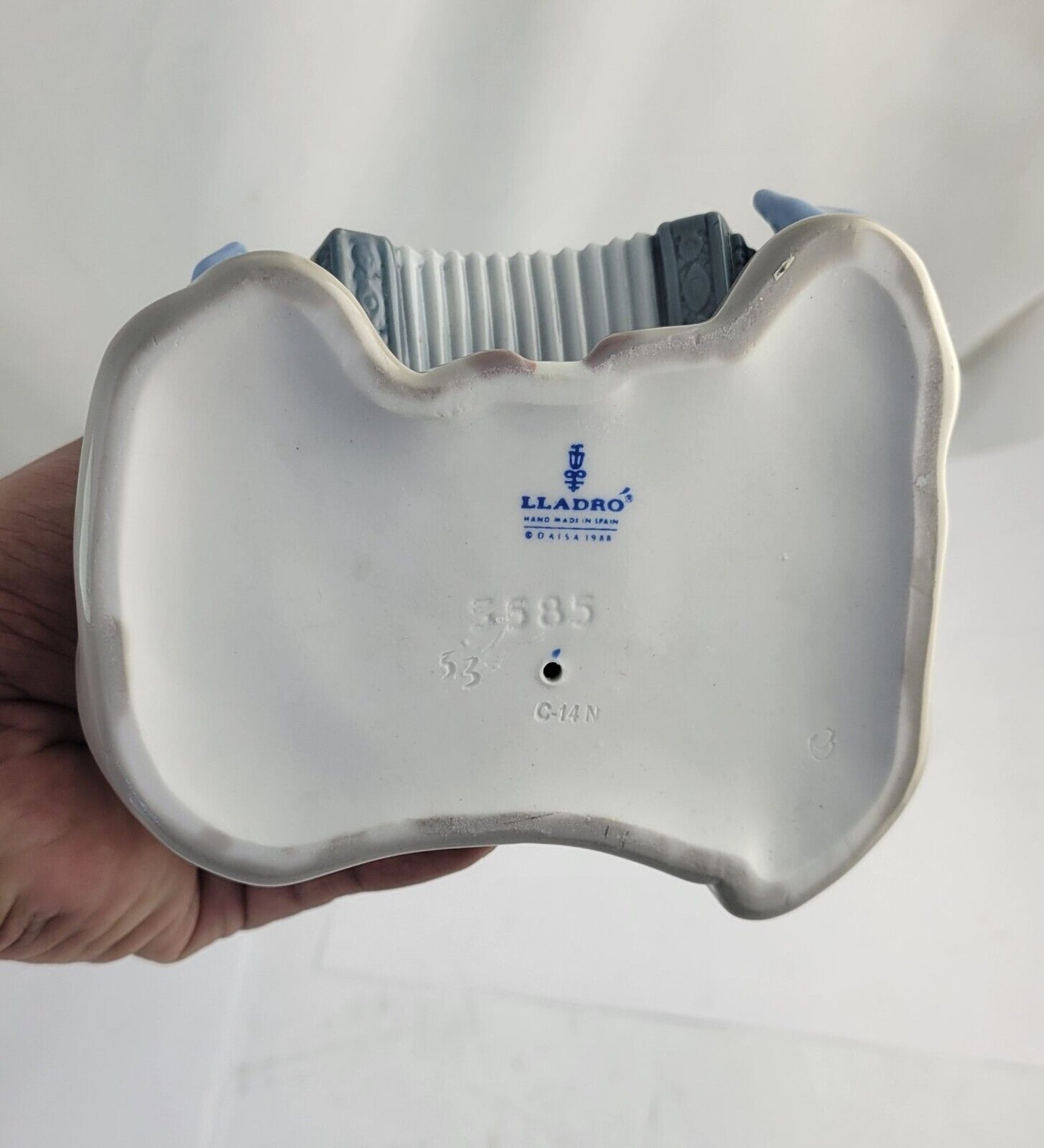 Lladro "Fine Melody" #5585 Clown Porcelain Figurine Spain 7" Playing Accordian