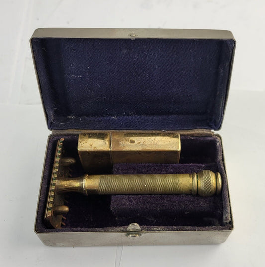 Vintage 1940's 1950’s Gillette Traveling Razor & Blade Case
