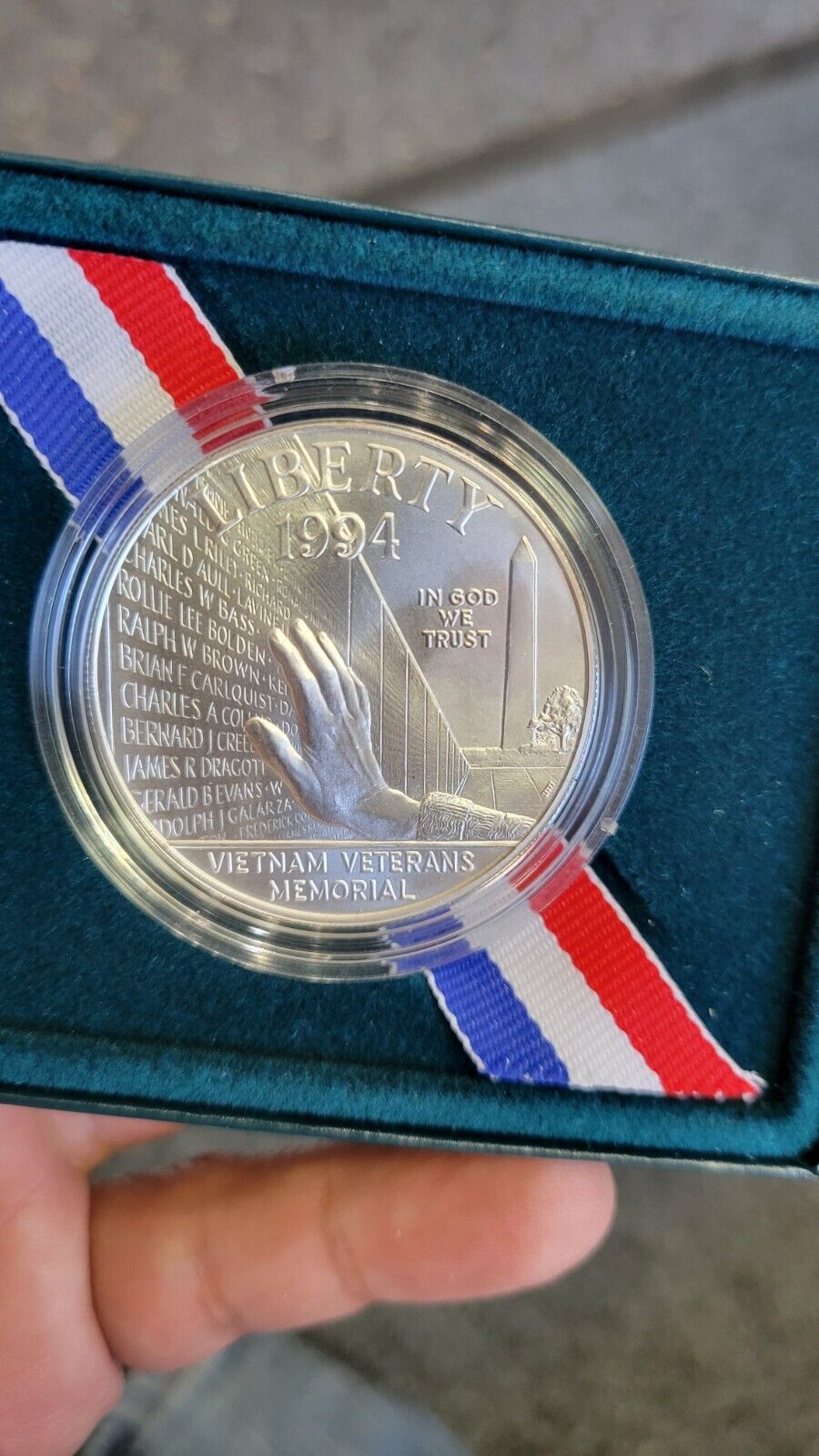1994 W Vietnam Veterans Memorial Commemorative Silver Dollar Boxed Complete