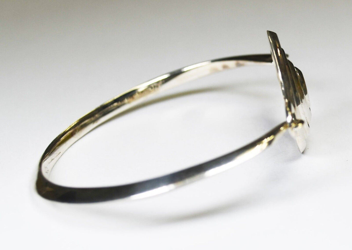 Sterling Silver Spiral Center Latch Hinged Oval Bangle 22mm Bracelet