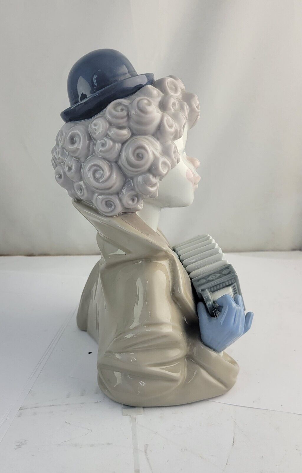 Lladro "Fine Melody" #5585 Clown Porcelain Figurine Spain 7" Playing Accordian