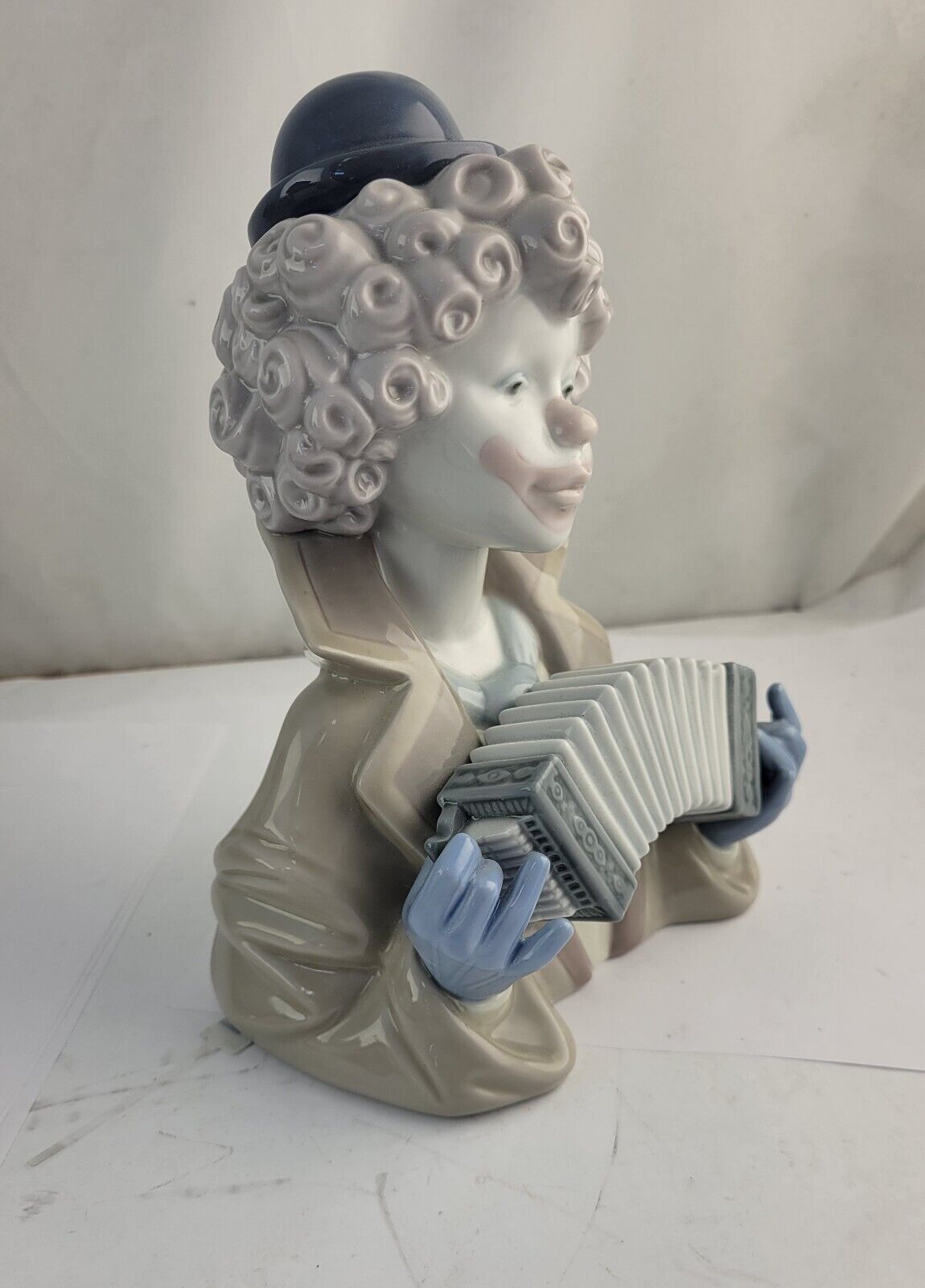 Lladro "Fine Melody" #5585 Clown Porcelain Figurine Spain 7" Playing Accordian