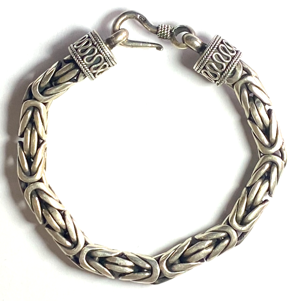 47753046