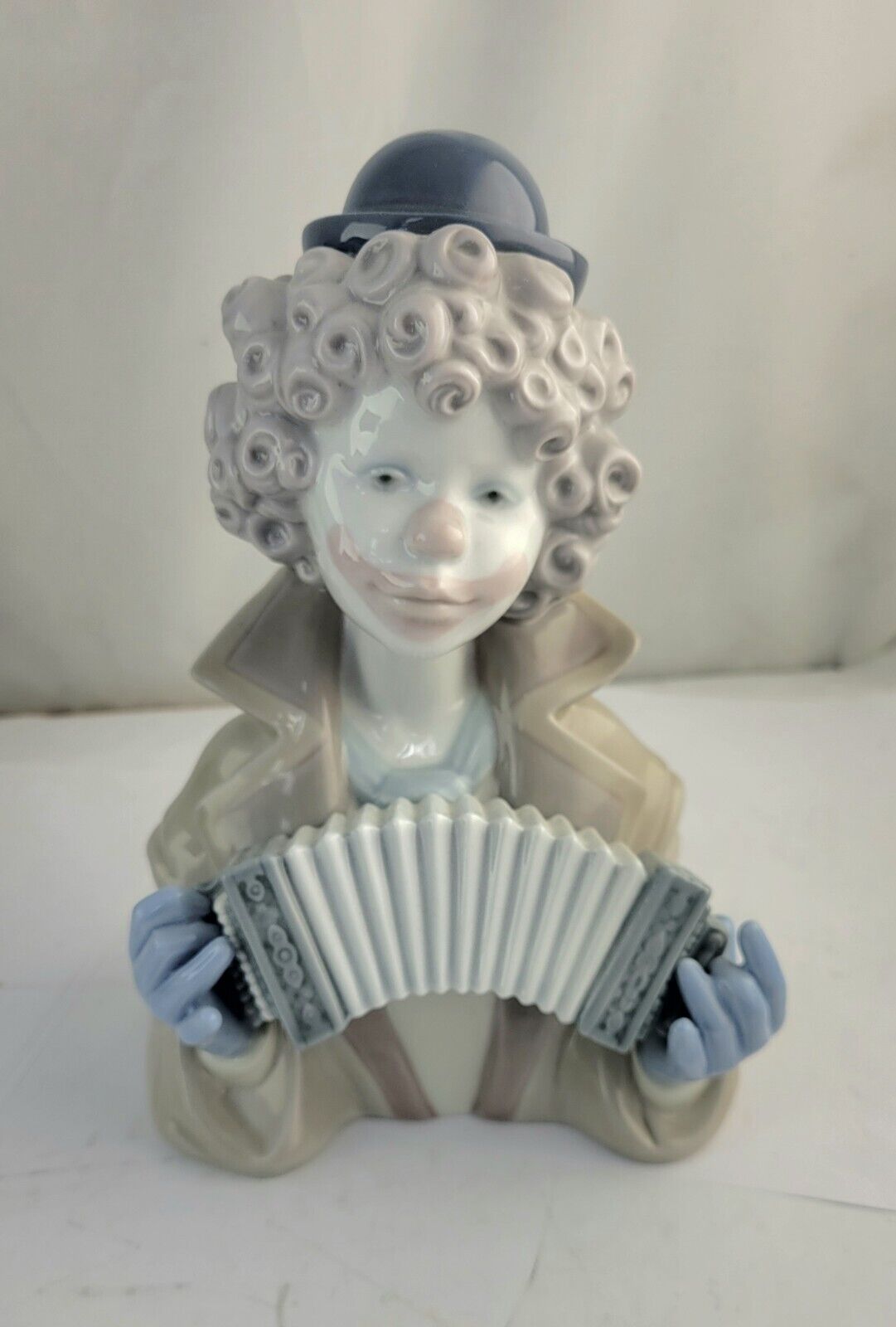 Lladro "Fine Melody" #5585 Clown Porcelain Figurine Spain 7" Playing Accordian
