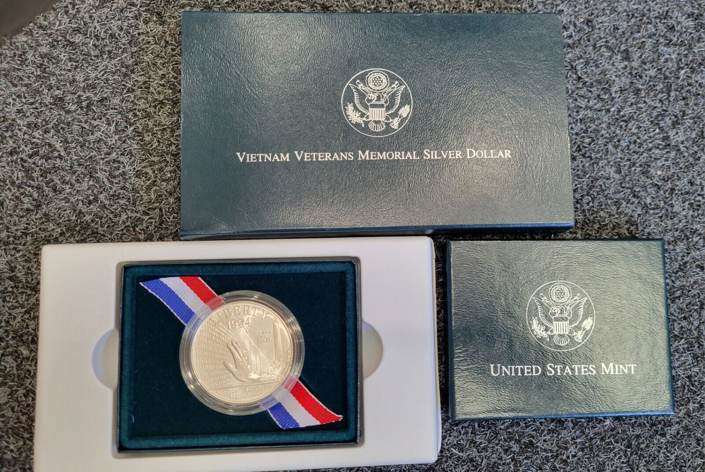 1994 W Vietnam Veterans Memorial Commemorative Silver Dollar Boxed Complete