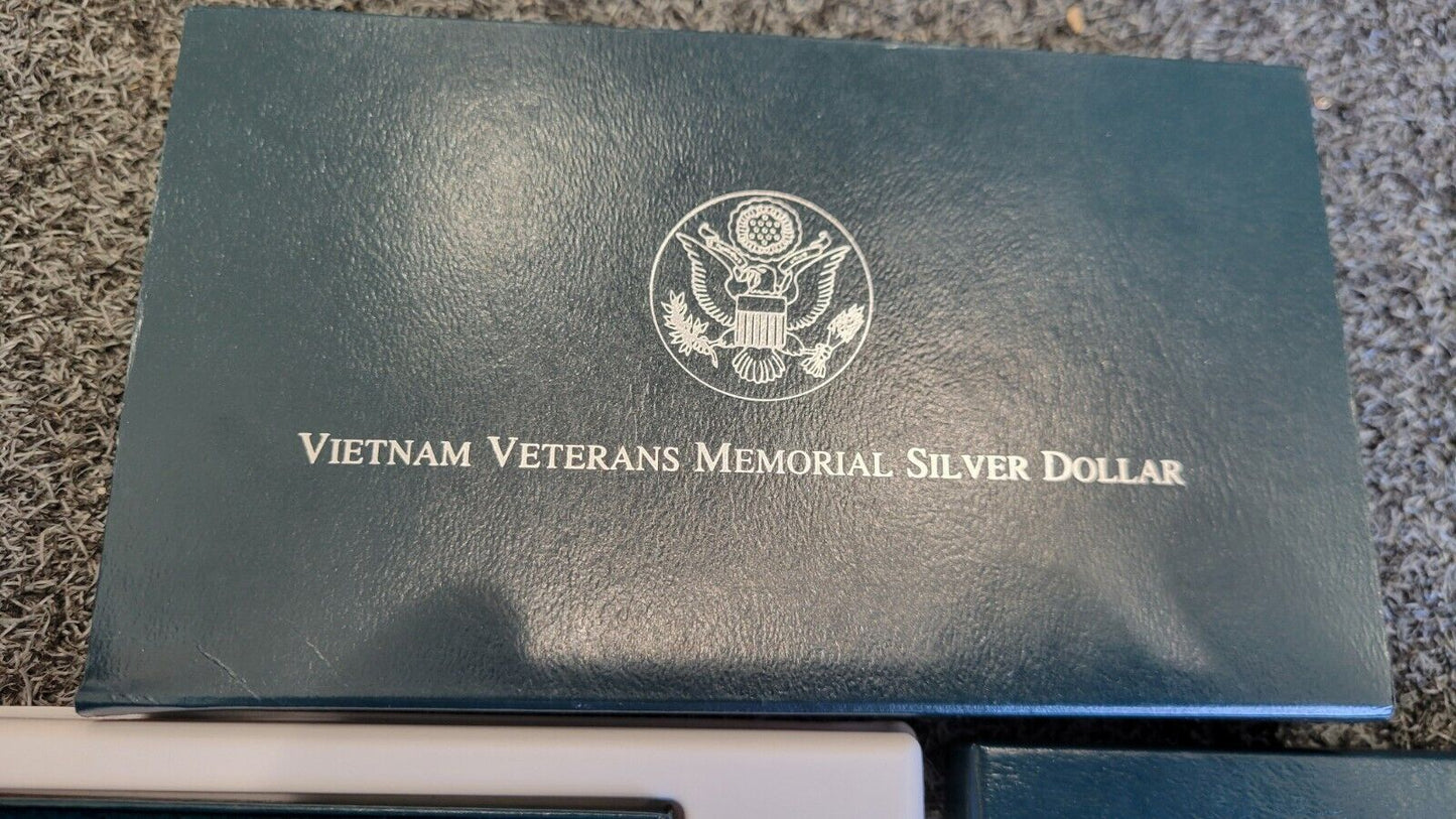 1994 W Vietnam Veterans Memorial Commemorative Silver Dollar Boxed Complete