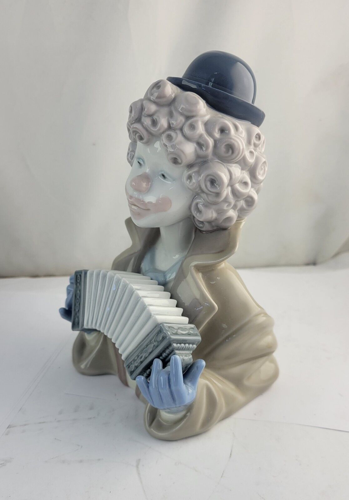 Lladro "Fine Melody" #5585 Clown Porcelain Figurine Spain 7" Playing Accordian
