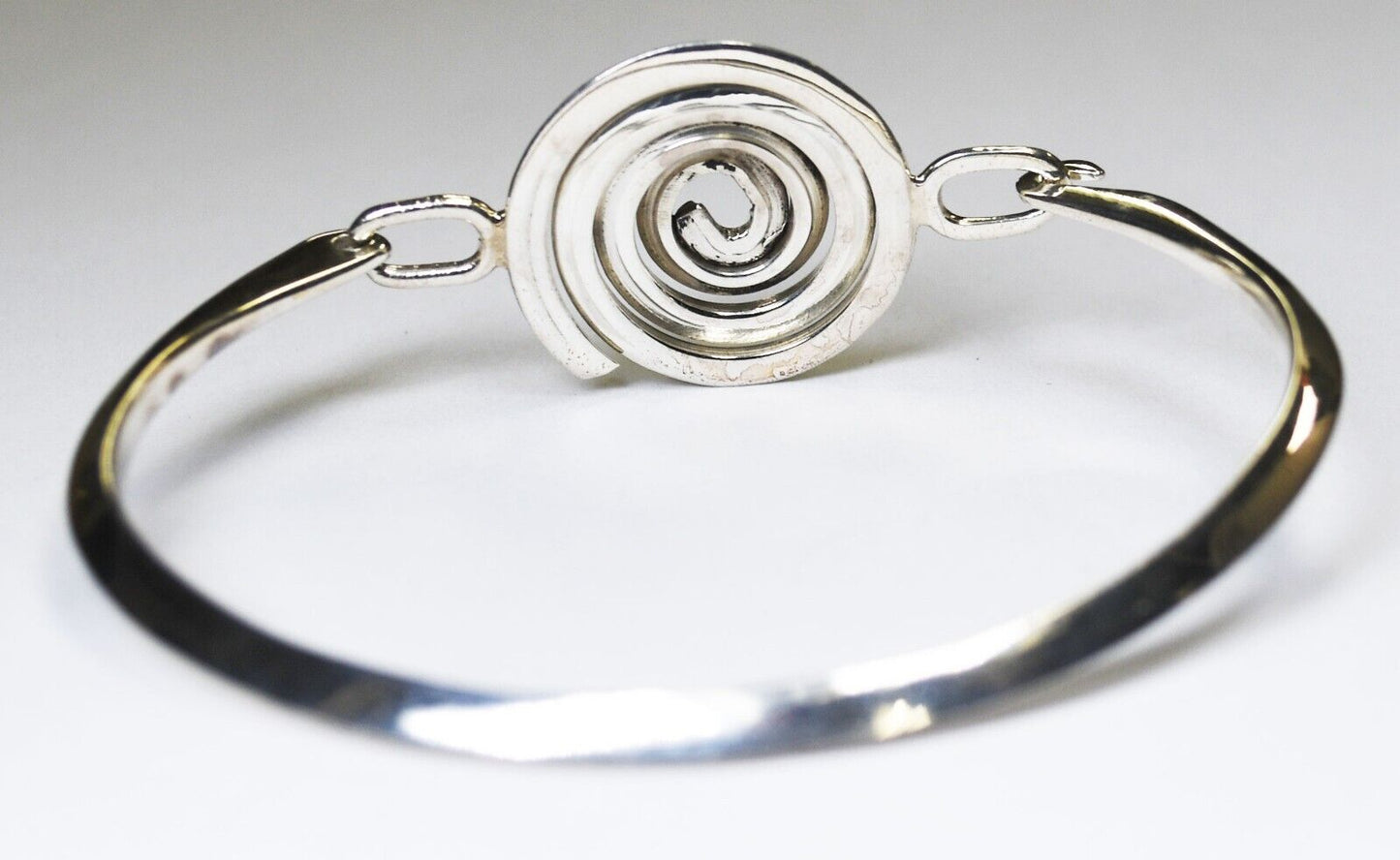 Sterling Silver Spiral Center Latch Hinged Oval Bangle 22mm Bracelet