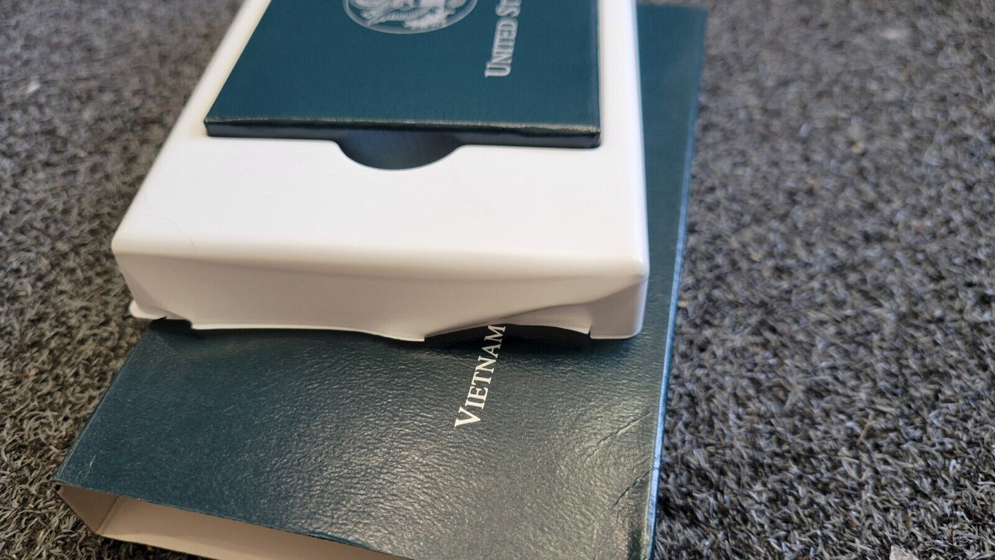 1994 W Vietnam Veterans Memorial Commemorative Silver Dollar Boxed Complete