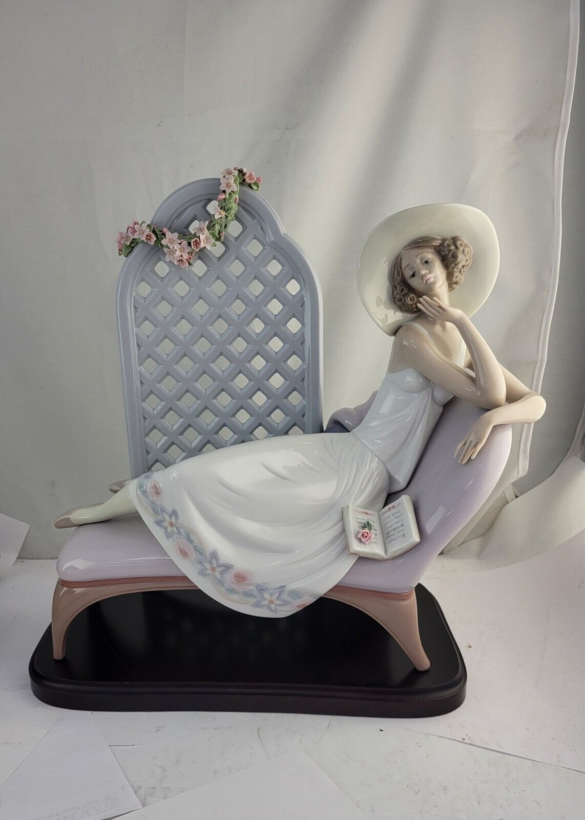 Lladro Garden Of Dreams #7634 Girl Figurine Limited Edition Spain w/Wooden Base