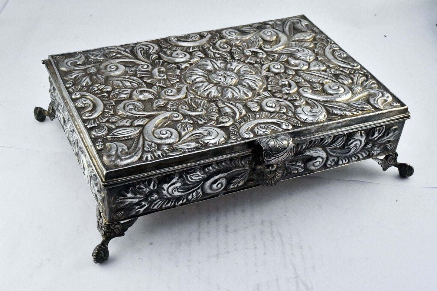 LARGE .900 Fine Silver Repousse Style Hinged 12" x 8" Jewelry Box 60oz. Welsch