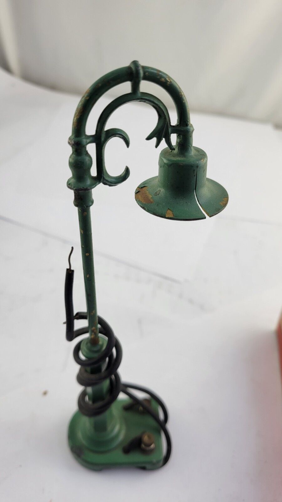 Pre-War Lionel #58 "Gooseneck" Lamp Post, Green With Box