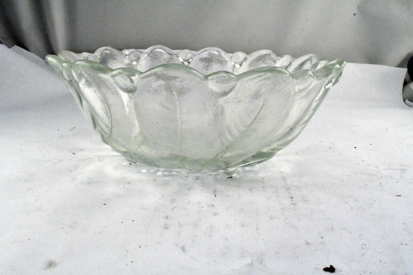 Vintage Heavy Floral Poppy Glass Centerpiece Bread Bowl 9" Wide x 3 1/4" Tall