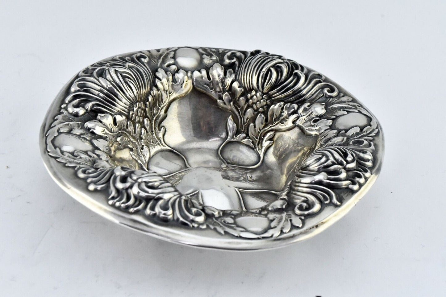 Chrysanthemum Floral #325C Sterling Silver 5 5/8" Wide Candy Nut Dish 1.7oz.