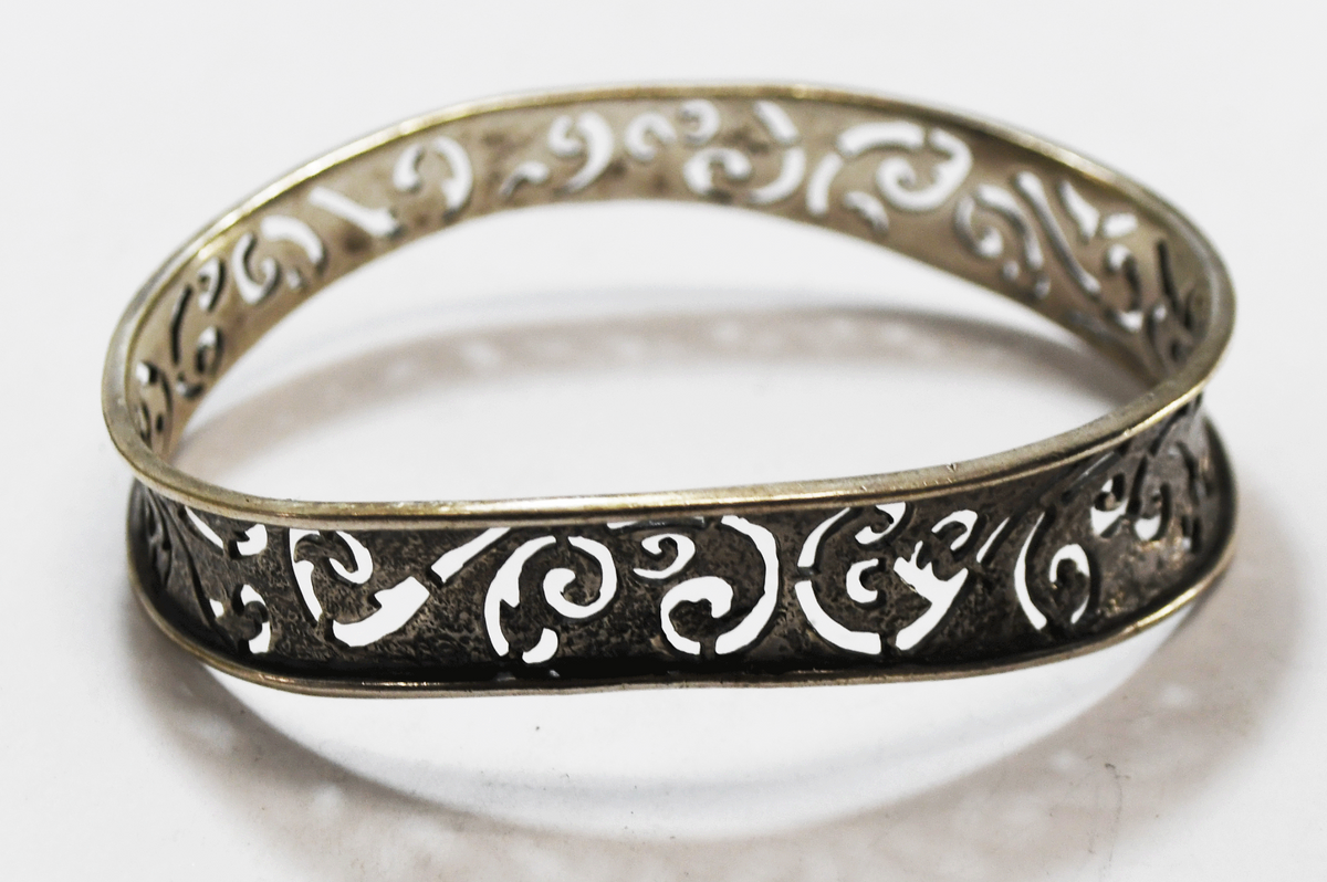 Sterling Silver Silpada Oxidized Wavy Filigree Cutout Bangle Bracelet B2082