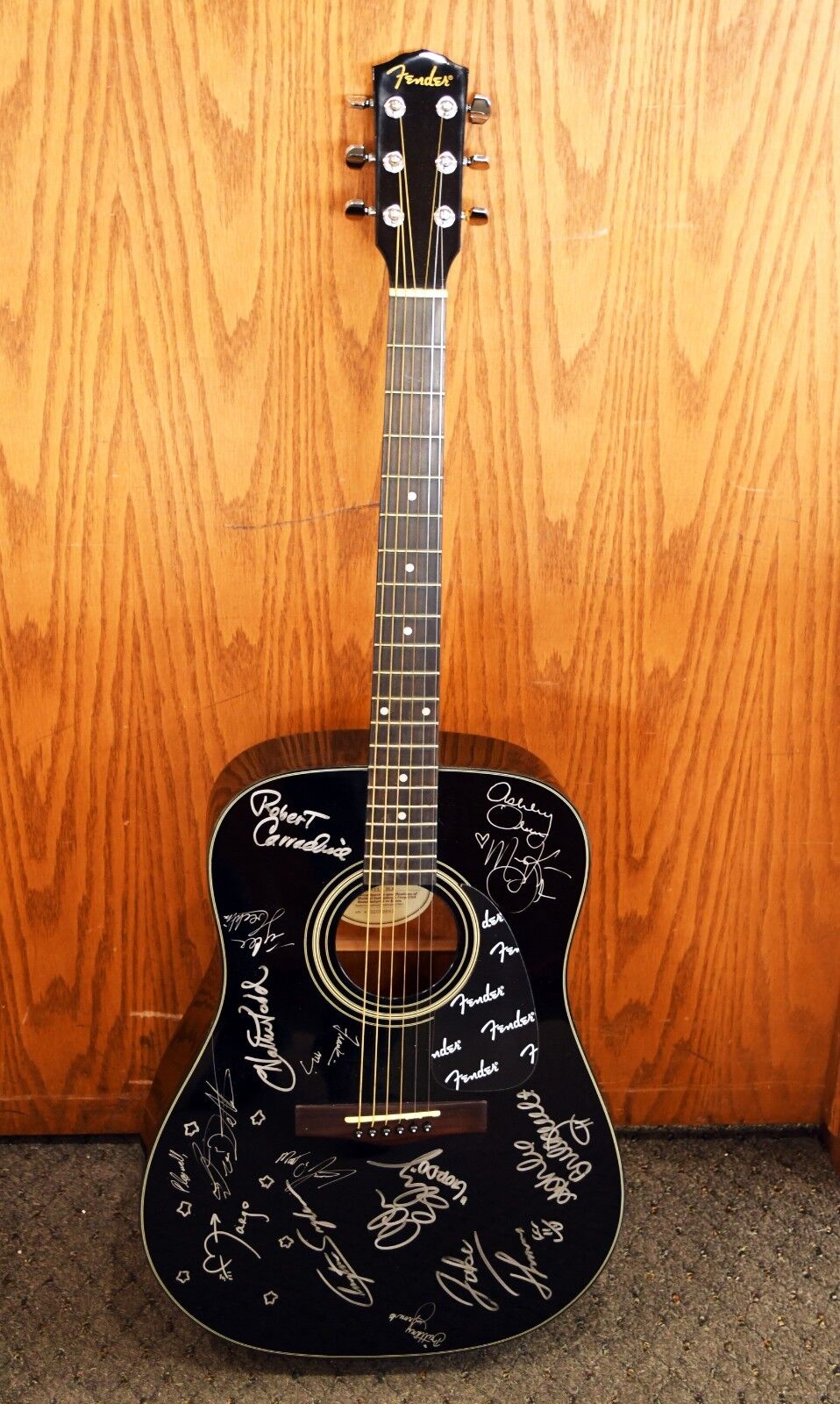 Fender Acoustic Guitar Signed by 13 Cast Members of Lizzie McGuire Disney Cruise