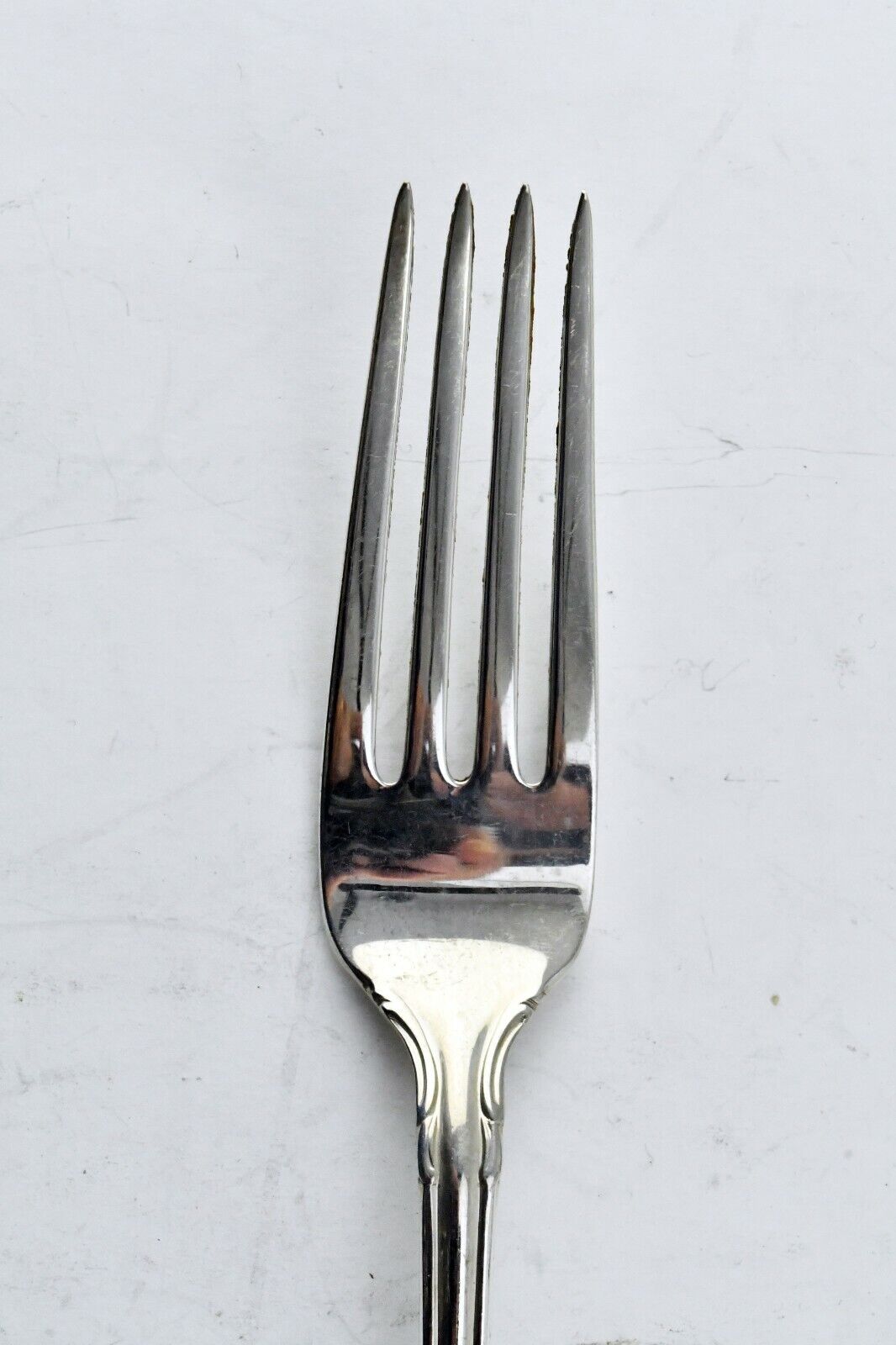 Hampton Court by Reed & Barton Sterling Silver 7 1/2" Place Dinner Fork 1.6oz.