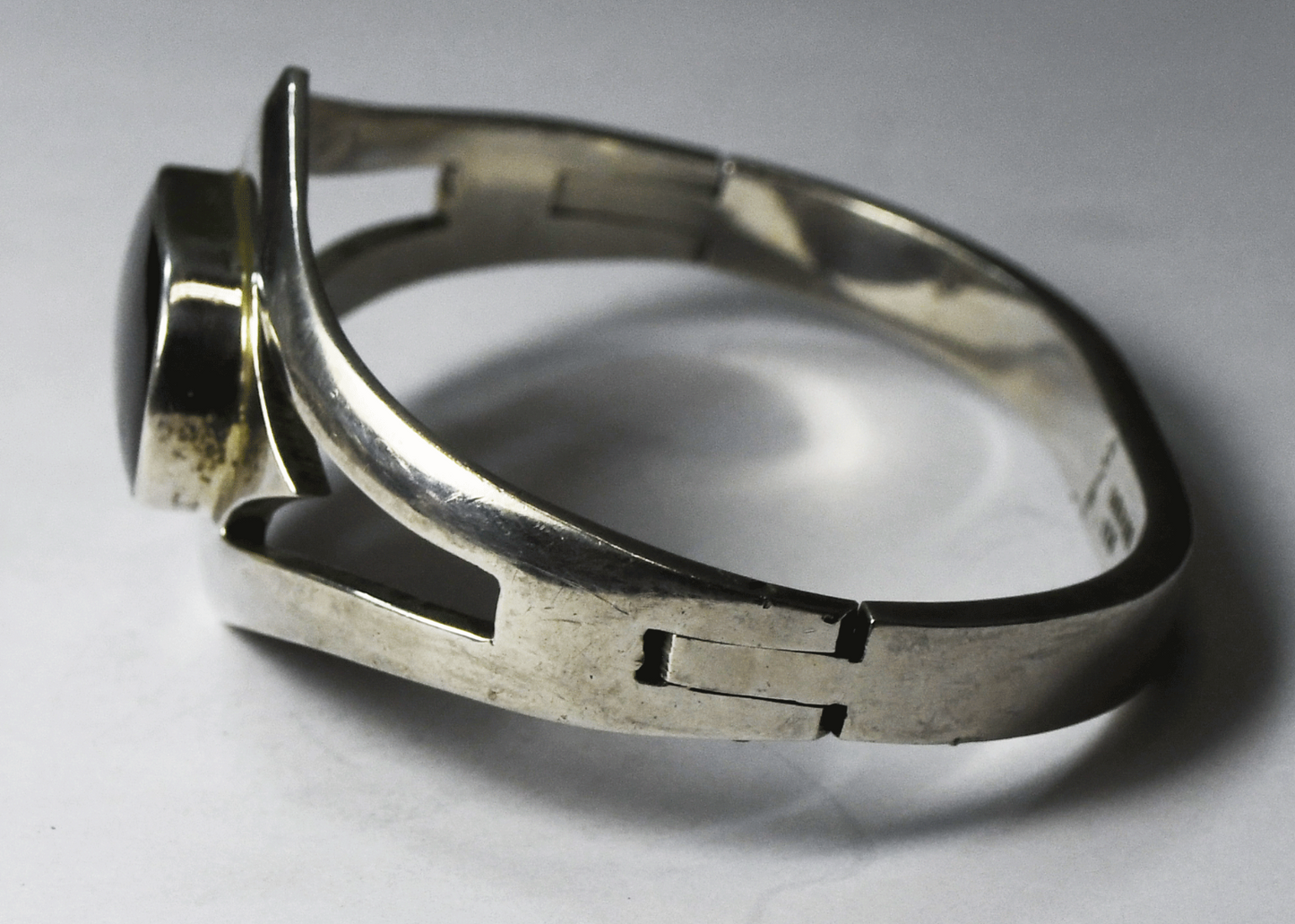 Sterling Silver Mexico Black Onyx Hinged Bangle Bracelet 7" Wrist 50g