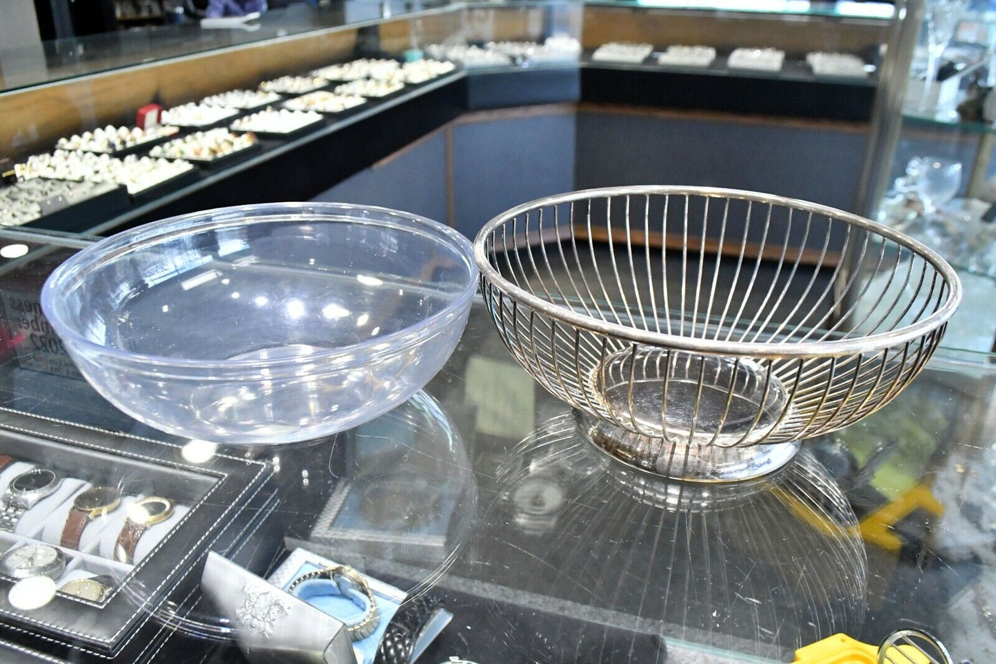 Vintage PM Italy Silver Plate Bread Basket with Plastic Clear Insert 8" x 3 1/4"