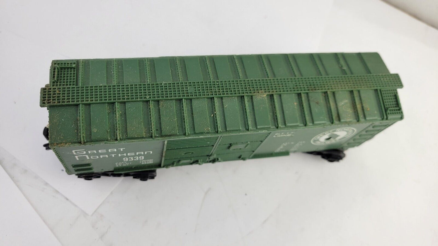 Lionel 9339 O Gauge Great Northern Boxcar Forest Green